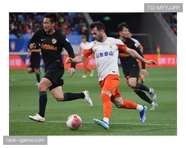 山东泰山筑起防守铁壁，稳固后防助球队全取三分