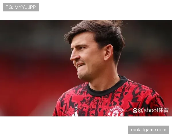 马奎尔在新赛季表现稳健，引发球迷关注与热议