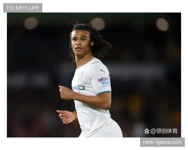 阿克中卫风格稳健，防守表现持续提升