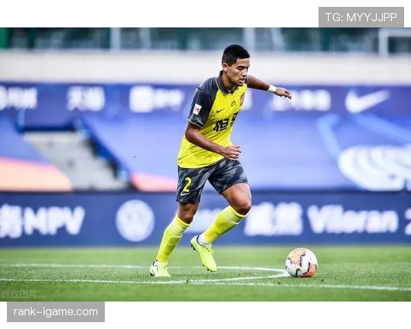 阿劳霍比赛影响力持续提升，防守表现稳健成后防核心