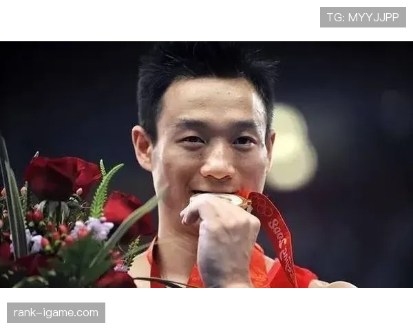 想象杨威拎着塑料袋去买菜，旁人以为他是来领金牌的